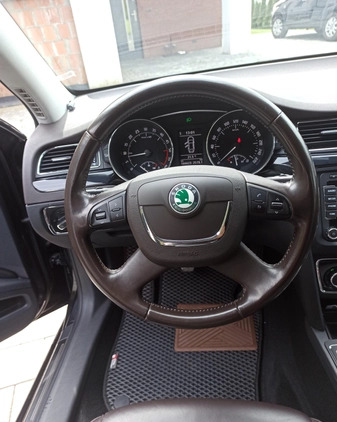 Skoda Superb cena 52000 przebieg: 166623, rok produkcji 2013 z Myszków małe 172